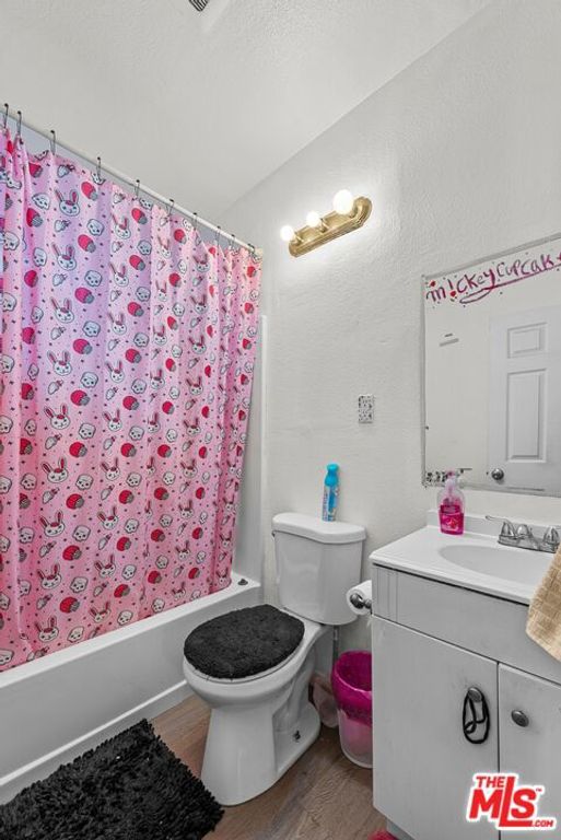 Image 16 of property listing at 1325 E Adams Boulevard, Los Angeles, CA 90011