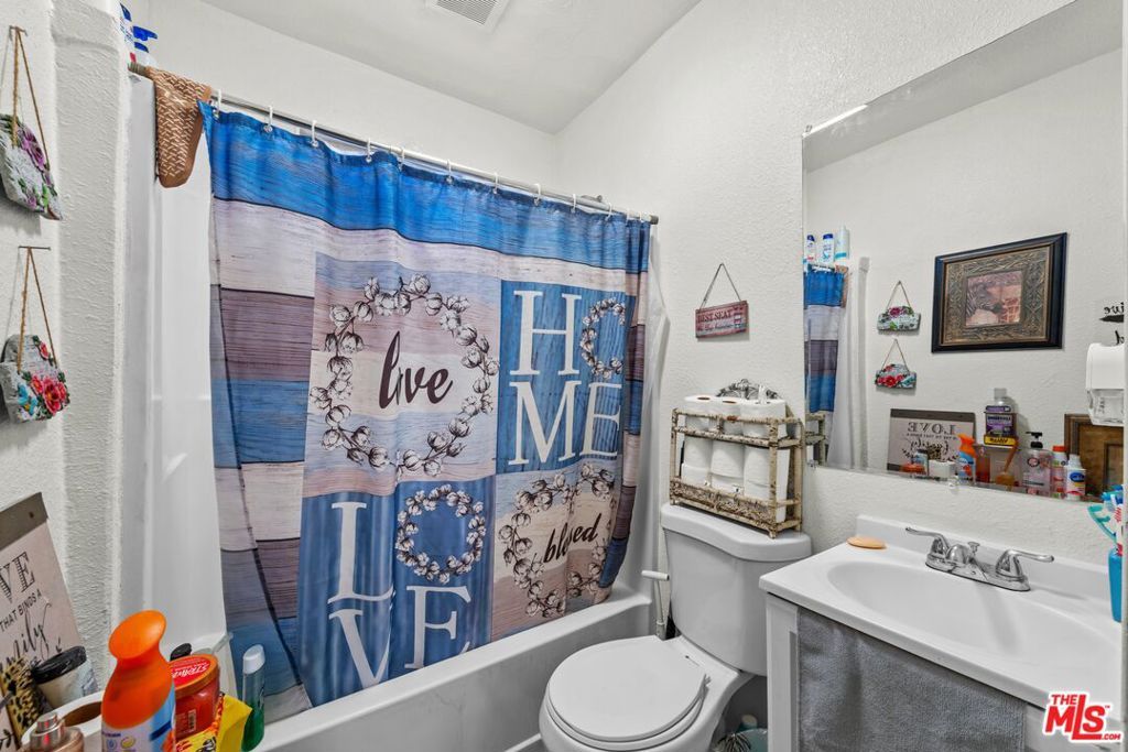 Image 7 of property listing at 1325 E Adams Boulevard, Los Angeles, CA 90011