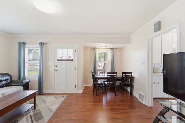 3914 E 8th Street, Des Moines, IA 50316