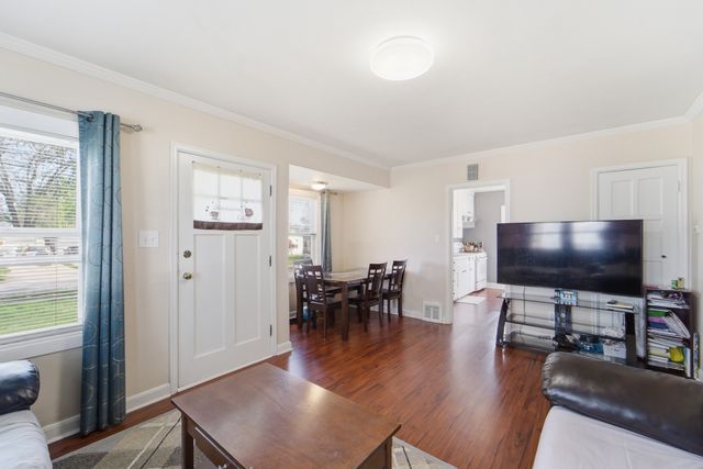 3914 E 8th Street, Des Moines, IA 50316