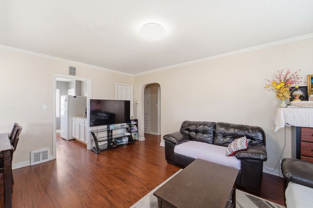 3914 E 8th Street, Des Moines, IA 50316