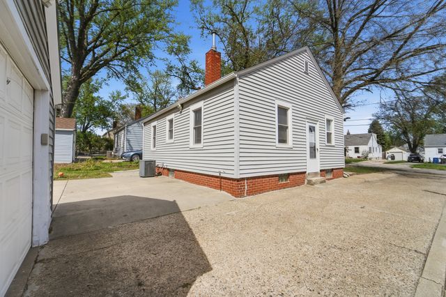 3914 E 8th Street, Des Moines, IA 50316