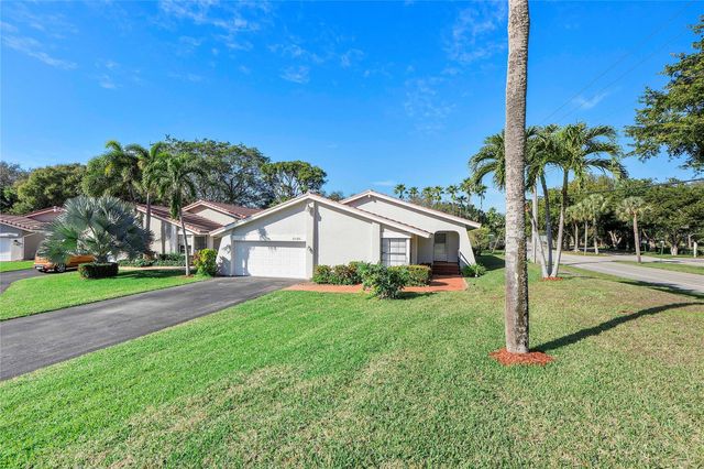 2850 Deer Creek Kelly Brooke Lane, Deerfield Beach, FL 33442