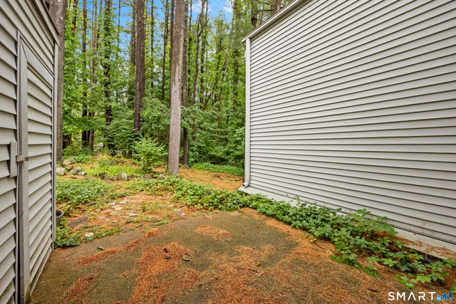 5 Staunton Court E, Farmington, CT 06032