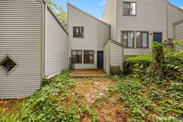 5 Staunton Court E, Farmington, CT 06032