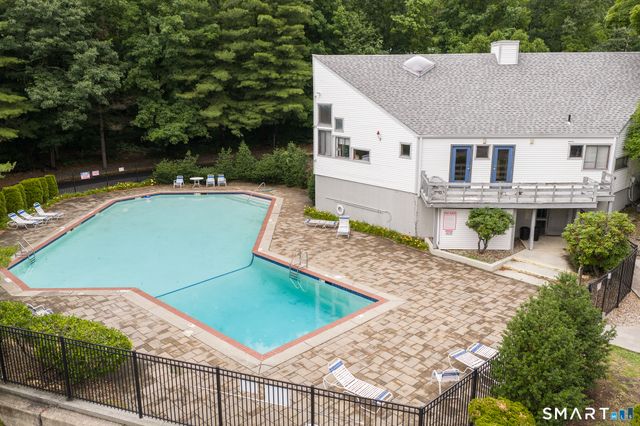 5 Staunton Court E, Farmington, CT 06032
