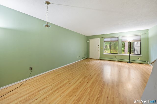5 Staunton Court E, Farmington, CT 06032