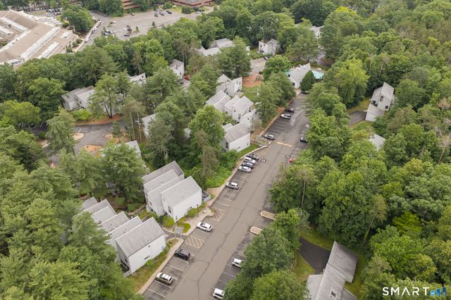 5 Staunton Court E, Farmington, CT 06032