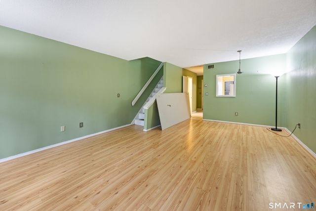 5 Staunton Court E, Farmington, CT 06032