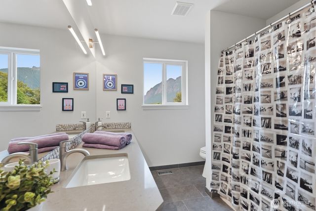 1110 Hemlock Avenue SW, North Bend, WA 98045
