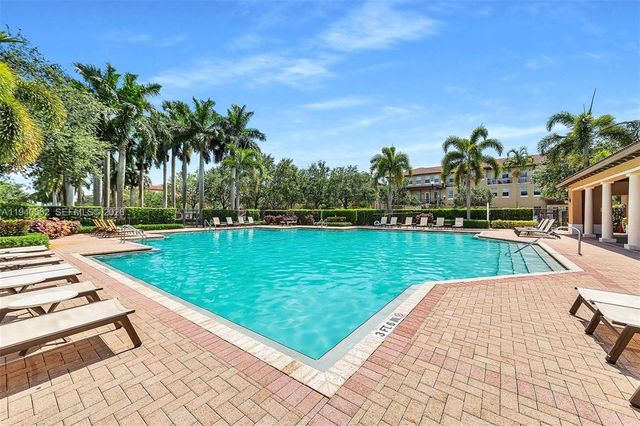 932 SW 147th Avenue 2905, Pembroke Pines, FL 33027