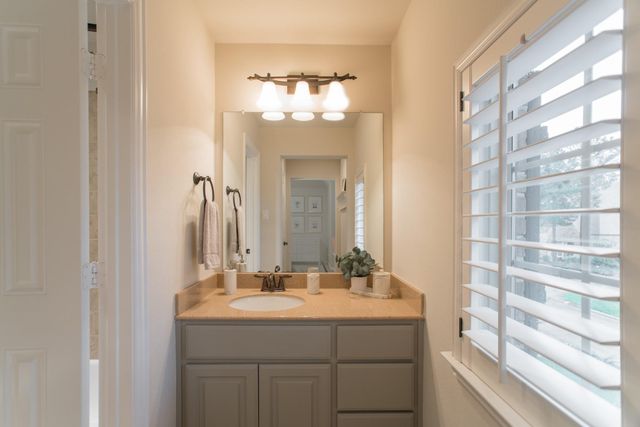 46 S Shasta Bend Circle, The Woodlands, TX 77389