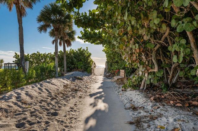 561 BIRDIE LANE, Longboat Key, FL 34228