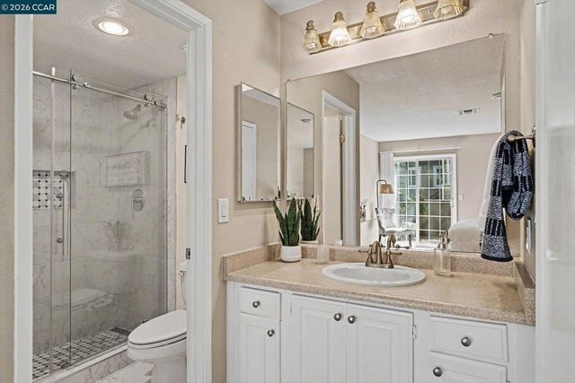 485 Canyon Oaks Dr J, Oakland, CA 94605