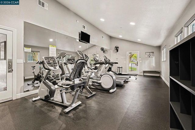 485 Canyon Oaks Dr J, Oakland, CA 94605
