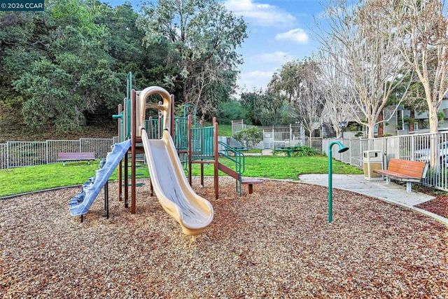 485 Canyon Oaks Dr J, Oakland, CA 94605