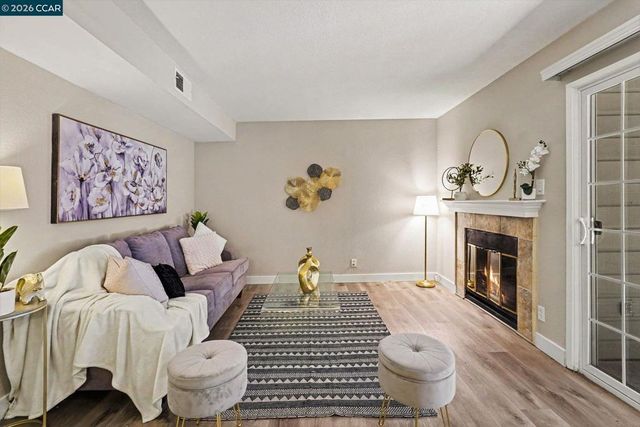 485 Canyon Oaks Dr J, Oakland, CA 94605