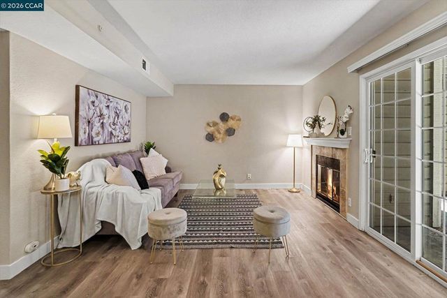 485 Canyon Oaks Dr J, Oakland, CA 94605