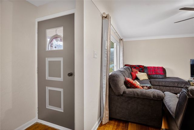 6361 Leechburg Rd, Penn Hills, PA 15147