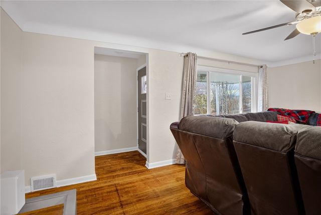 6361 Leechburg Rd, Penn Hills, PA 15147