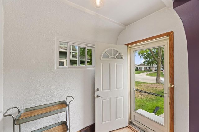 9009 Cold Spring ROAD, Greenfield, WI 53228