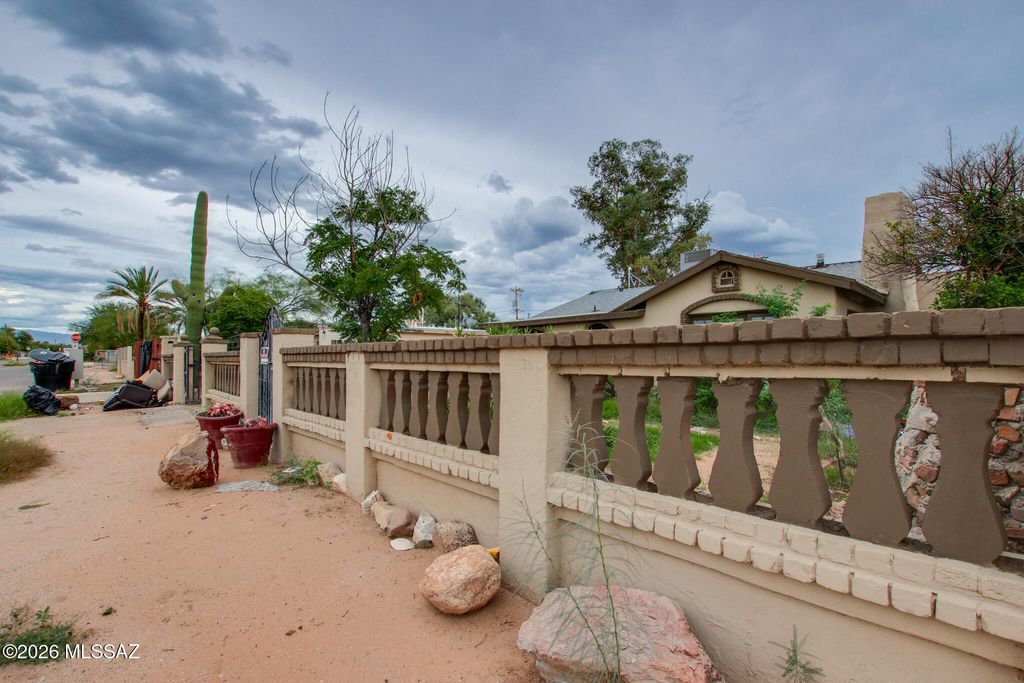 419 W Palmdale Street, Tucson, AZ 85714