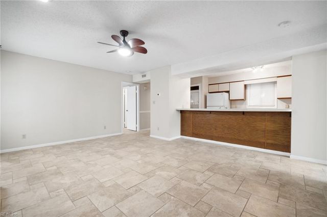 2316 Starfish Rd Apt 102, Virginia Beach, VA 23451