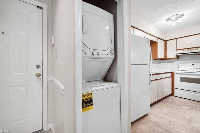 2316 Starfish Rd Apt 102, Virginia Beach, VA 23451