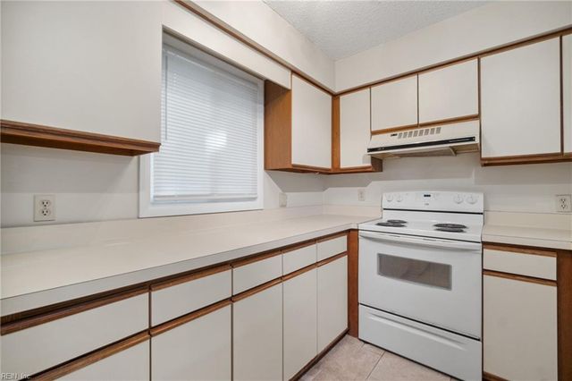 2316 Starfish Rd Apt 102, Virginia Beach, VA 23451