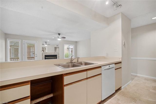 2316 Starfish Rd Apt 102, Virginia Beach, VA 23451