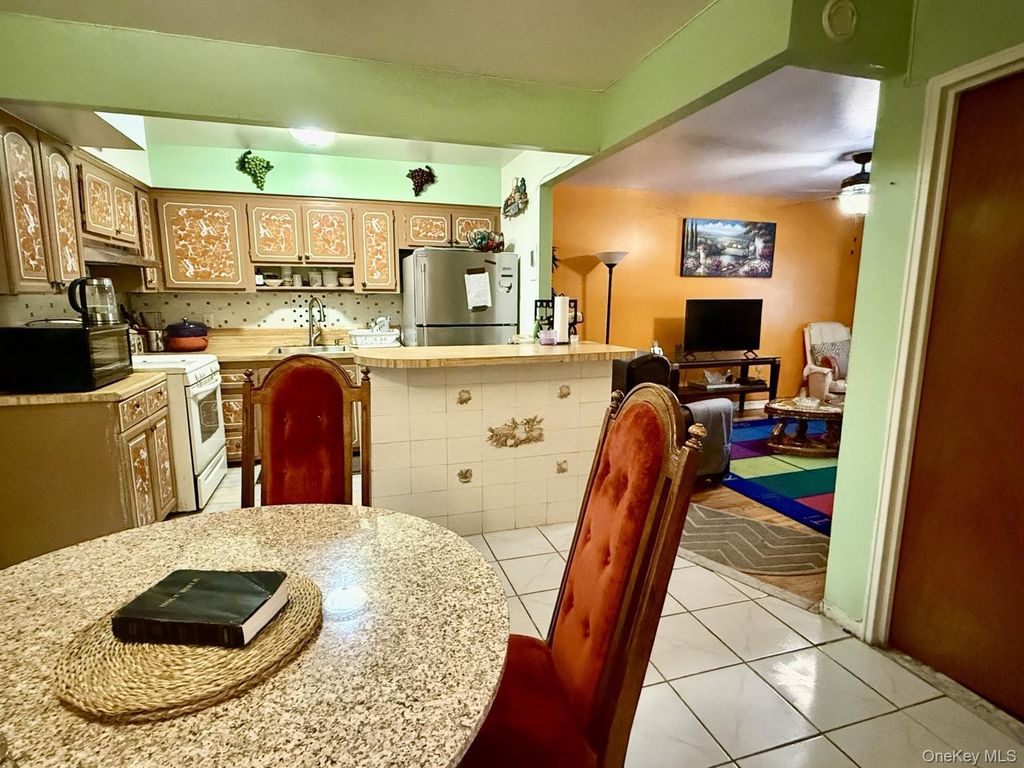 621 Commonwealth Avenue, Bronx, NY 10473 — photo 2