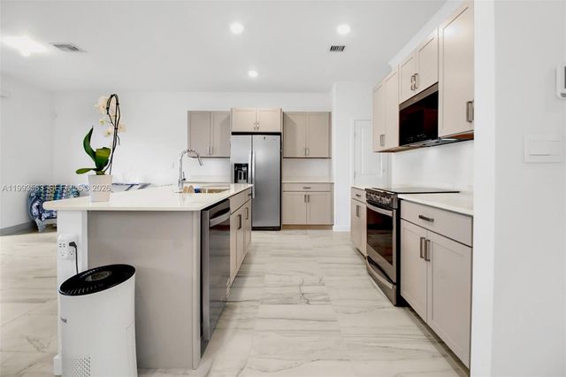 1521 SE 7th Ct, Homestead, FL 33033