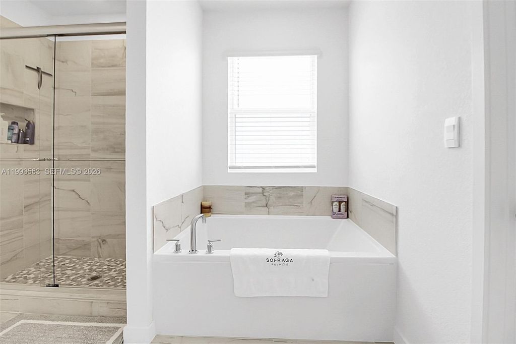 Image 14 of property listing at 1521 SE 7th Ct, Homestead, FL 33033