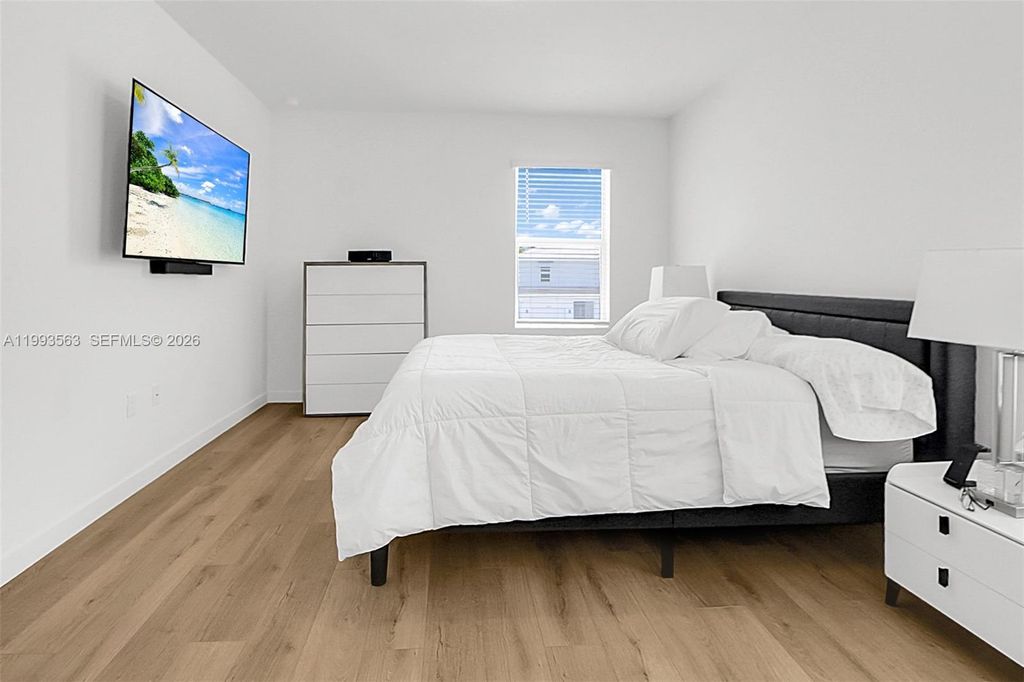 Image 15 of property listing at 1521 SE 7th Ct, Homestead, FL 33033