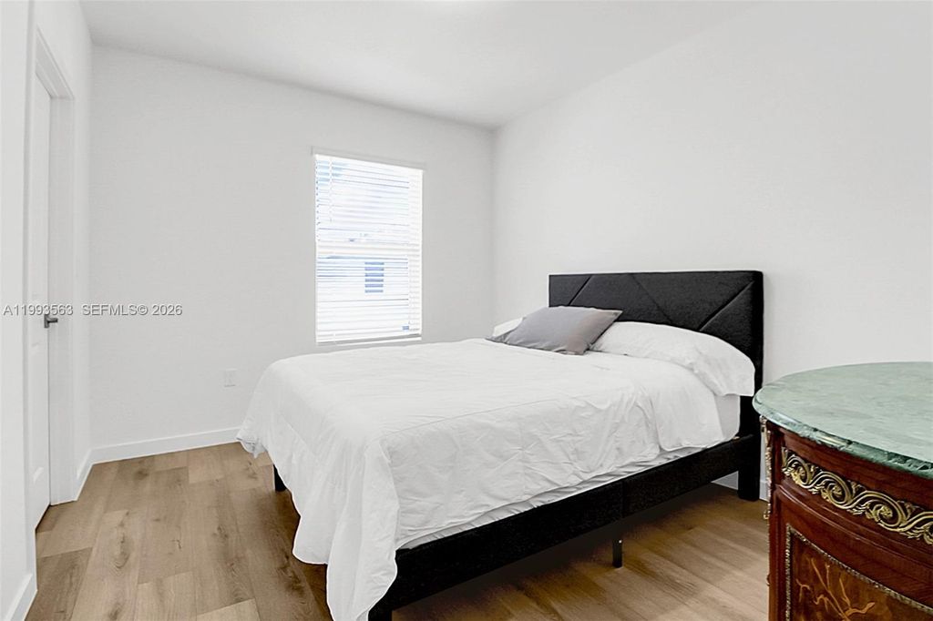 Image 17 of property listing at 1521 SE 7th Ct, Homestead, FL 33033