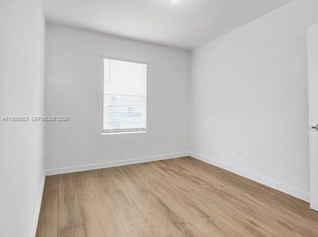 Image 22 of property listing at 1521 SE 7th Ct, Homestead, FL 33033