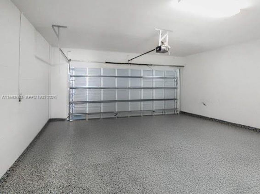 Image 23 of property listing at 1521 SE 7th Ct, Homestead, FL 33033