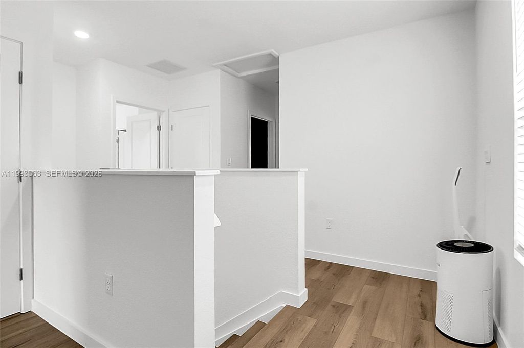 Image 25 of property listing at 1521 SE 7th Ct, Homestead, FL 33033