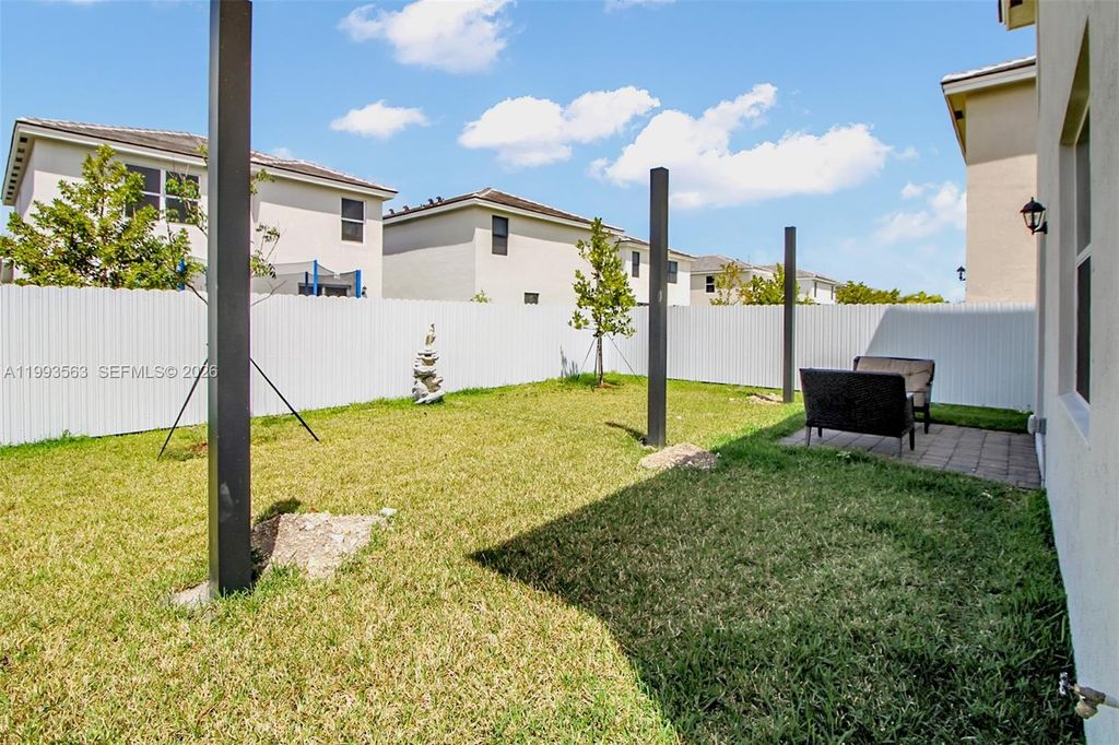 Image 27 of property listing at 1521 SE 7th Ct, Homestead, FL 33033