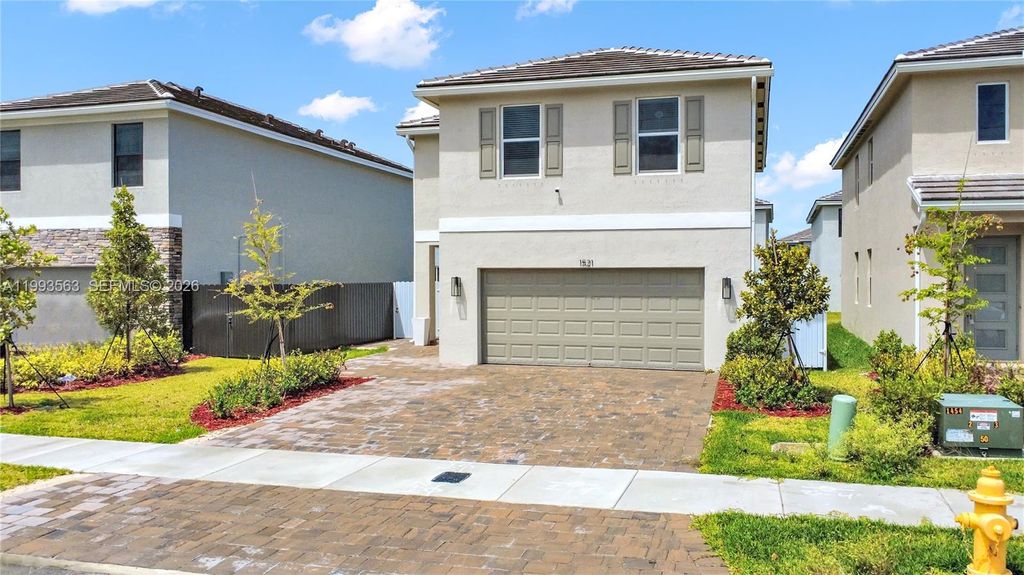 Image 33 of property listing at 1521 SE 7th Ct, Homestead, FL 33033