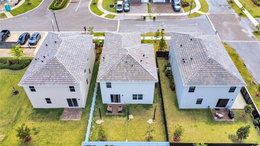 Image 35 of property listing at 1521 SE 7th Ct, Homestead, FL 33033