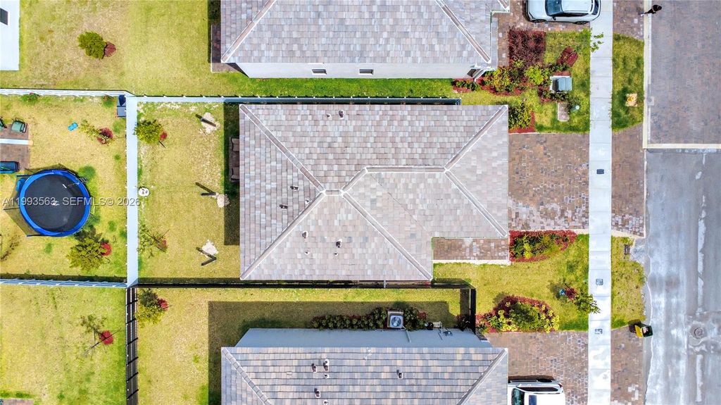 Image 36 of property listing at 1521 SE 7th Ct, Homestead, FL 33033