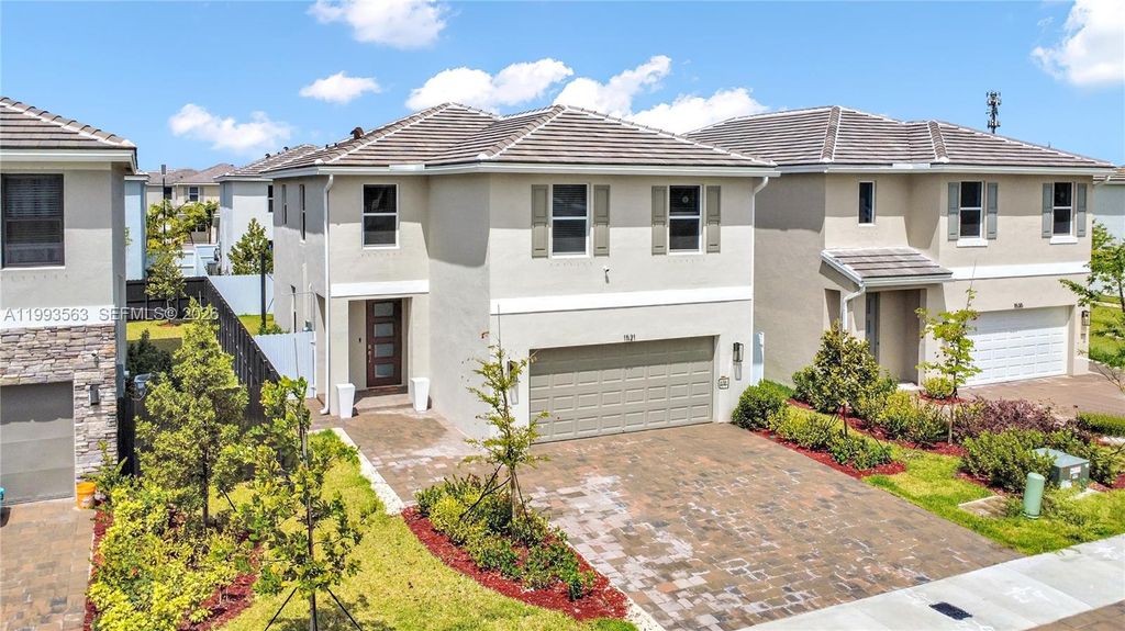 Image 37 of property listing at 1521 SE 7th Ct, Homestead, FL 33033