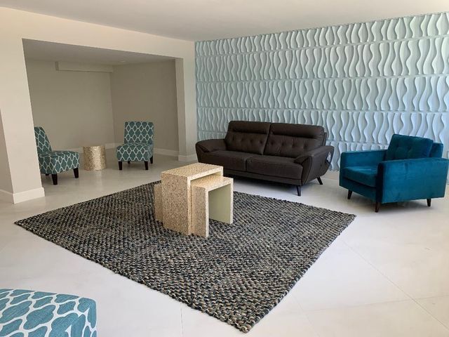 1237 N Hillsboro Mile 601, Hillsboro Beach, FL 33062