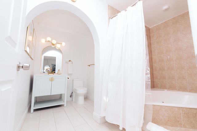 3057 NE 16th Avenue, Oakland Park, FL 33334