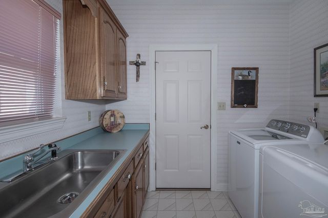 1505 Kings Rd, Cantonment, FL 32533