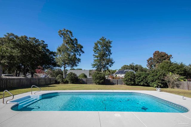 1505 Kings Rd, Cantonment, FL 32533