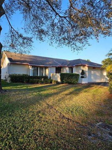 10301 Greenbriar Ct, Boca Raton, FL 33498