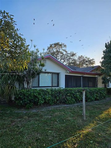 10301 Greenbriar Ct, Boca Raton, FL 33498