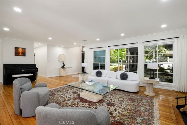 4428 Saugus Avenue, Sherman Oaks, CA 91403